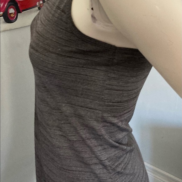 Woman’s Reebok light weight work out tank - Picture 4 of 8